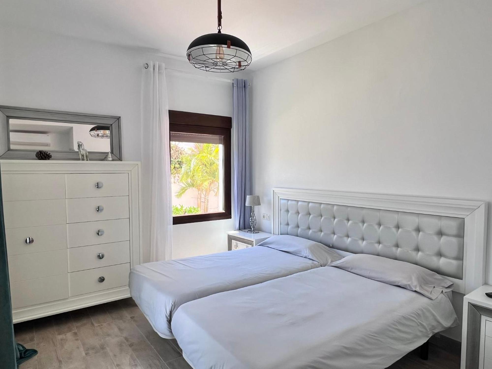 Pirata Bungalow Sea Front Estepona Eksteriør billede