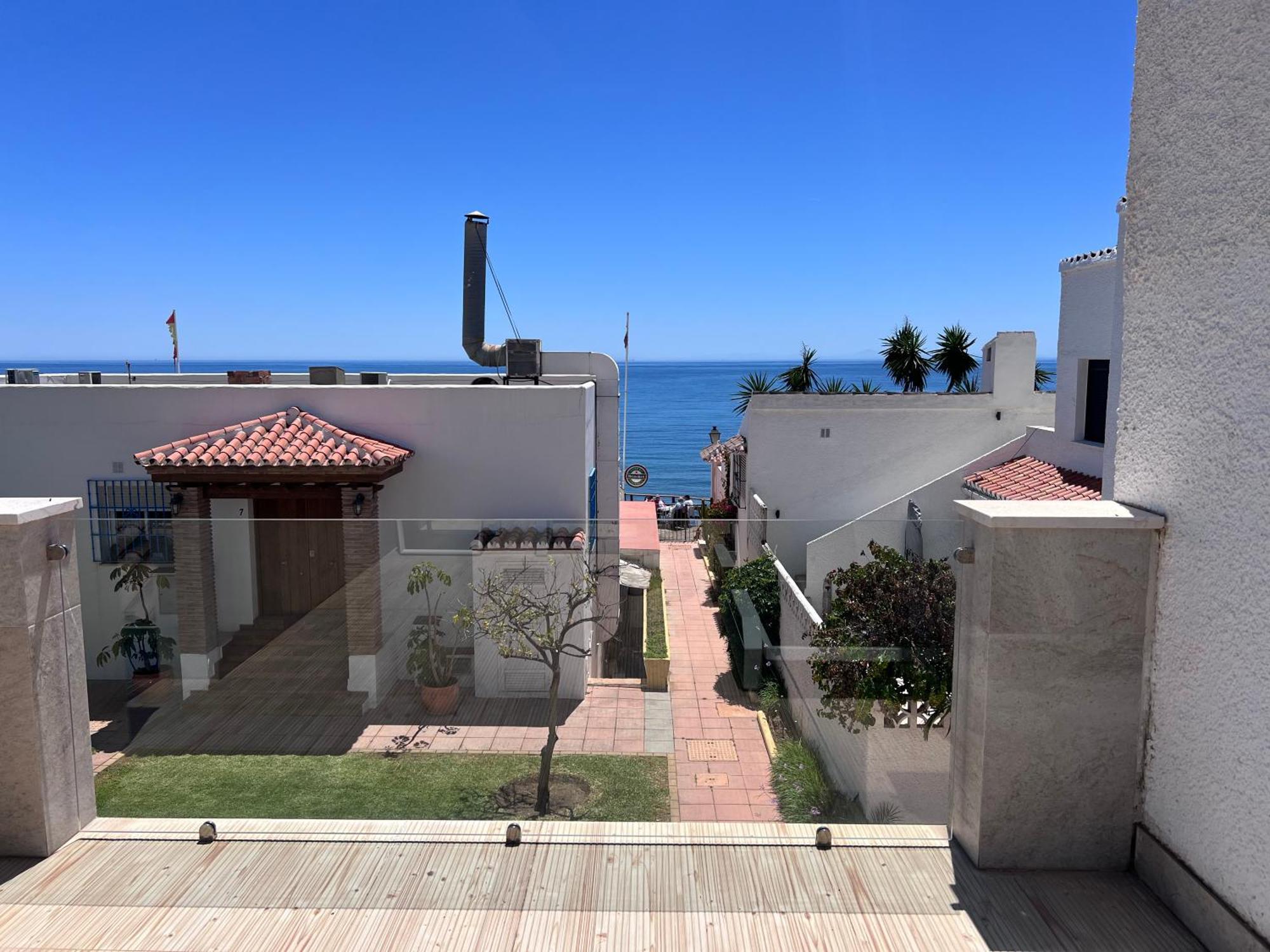 Pirata Bungalow Sea Front Estepona Eksteriør billede