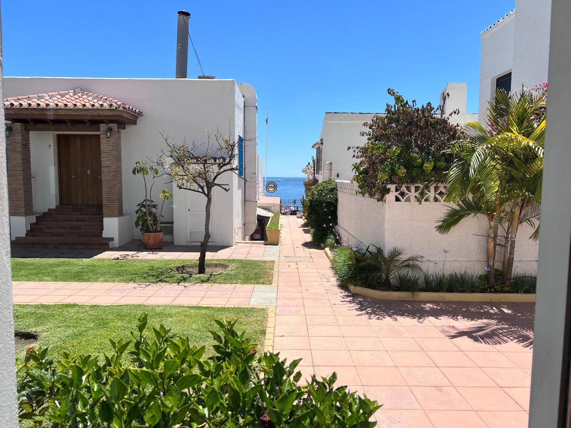 Pirata Bungalow Sea Front Estepona Eksteriør billede